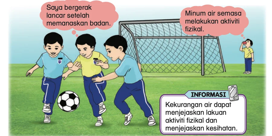 Murid bermain bola sepak dan seorang murid minum air semasa beraktiviti