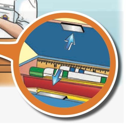Dalam kotak pensel, magnet pada penutup menarik magnet pada badan kotak