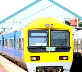 Sebuah kereta api kuning dan biru