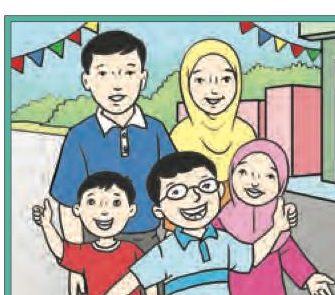 Sebuah keluarga berkumpul dan tersenyum gembira menyambut Hari Kebangsaan; ada bendera kecil di belakang mereka