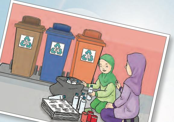 Elis dan ibunya mengasingkan surat khabar, botol dan tin di hadapan tiga tong kitar semula berwarna coklat, biru dan jingga