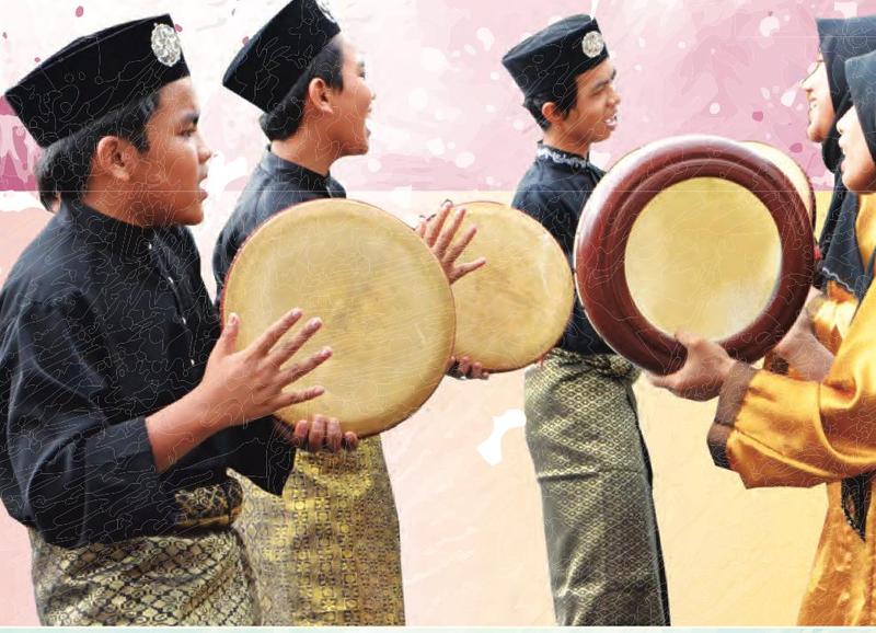 Murid memalu kompang