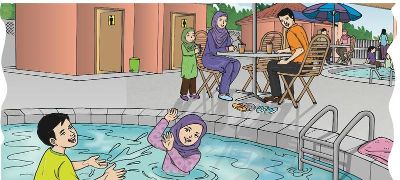 Nabila dan abangnya mandi di kolam; ibu dan ayah duduk di kerusi