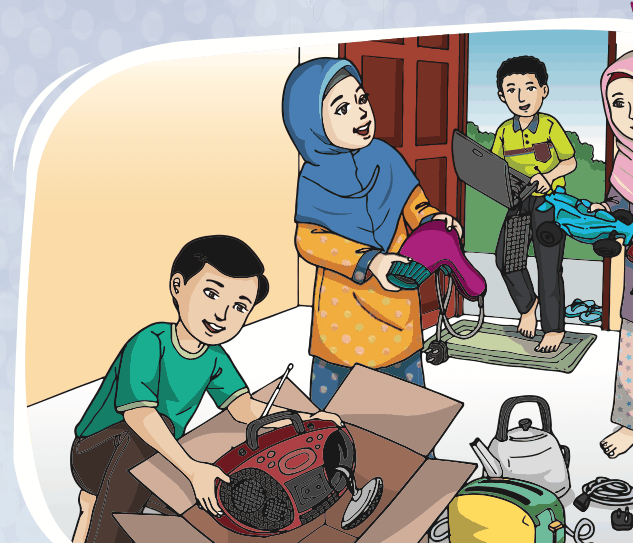 Sebuah keluarga membawa barang elektrik lama di dalam kotak