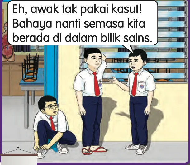 Seorang murid memakai selipar di bilik sains dan ditegur rakannya