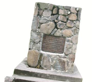 Tugu Peringatan Mat Salleh yang diperbuat daripada batu