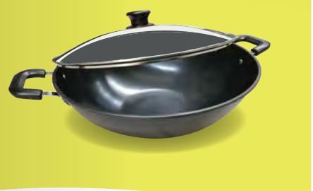 Sebuah kuali besi hitam dengan penutup kaca