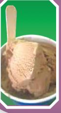 Aiskrim dalam cawan dengan sudu kayu