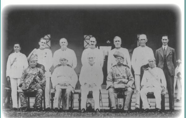 Sultan-sultan Melayu bersama-sama dengan Gabenor Negeri-negeri Selat
