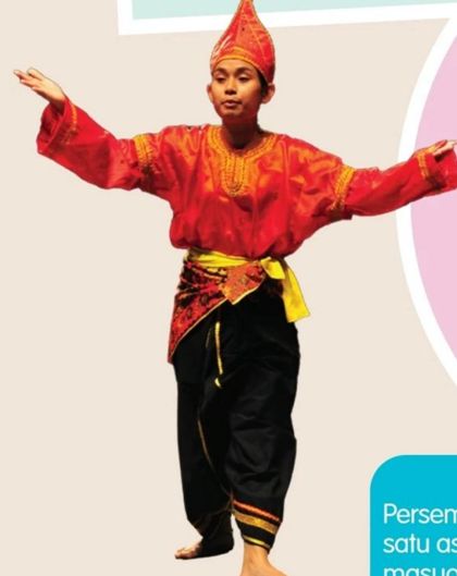 Penari randai berbaju merah, berseluar hitam dan berdestar