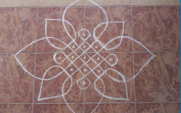 Corak kolam berwarna putih yang dilukis pada lantai jubin