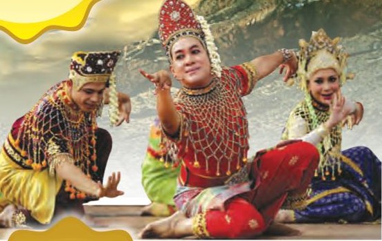 Tiga penari Makyung berpakaian tradisional bermanik