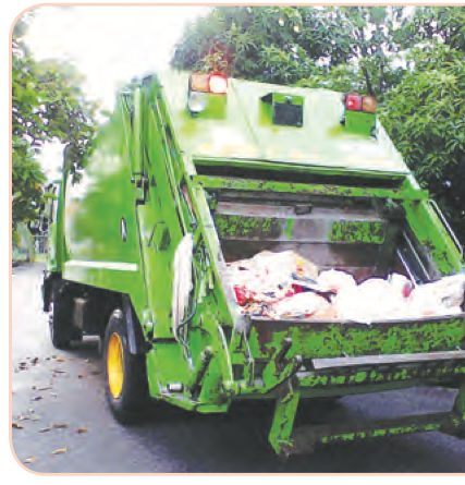 Lori sampah mengangkut sisa domestik