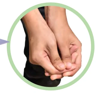 Dua tangan dirapatkan dengan ibu jari sebaris untuk menyangga bola