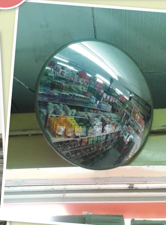 Cermin kubah bulat pada siling pasar raya