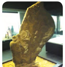 Replika batu megalit