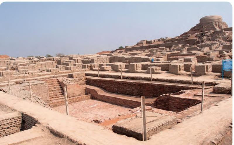 Runtuhan binaan bangunan batu-bata di Mohenjo-Daro