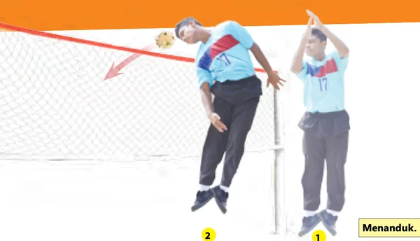 Pemain melonjak dan menanduk bola ke seberang jaring