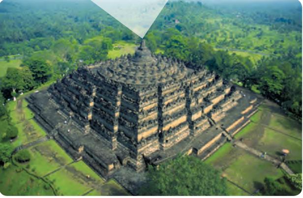 Candi Borobudur dilihat dari atas