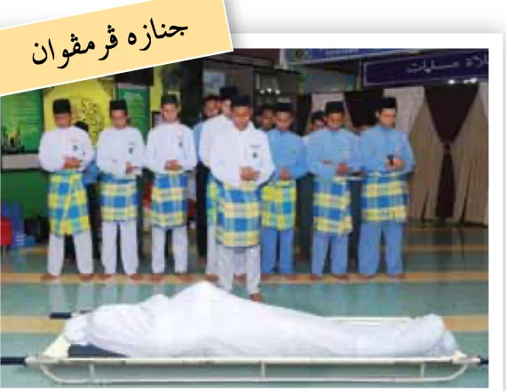 Imam berdiri bersetentangan dengan punggung jenazah perempuan