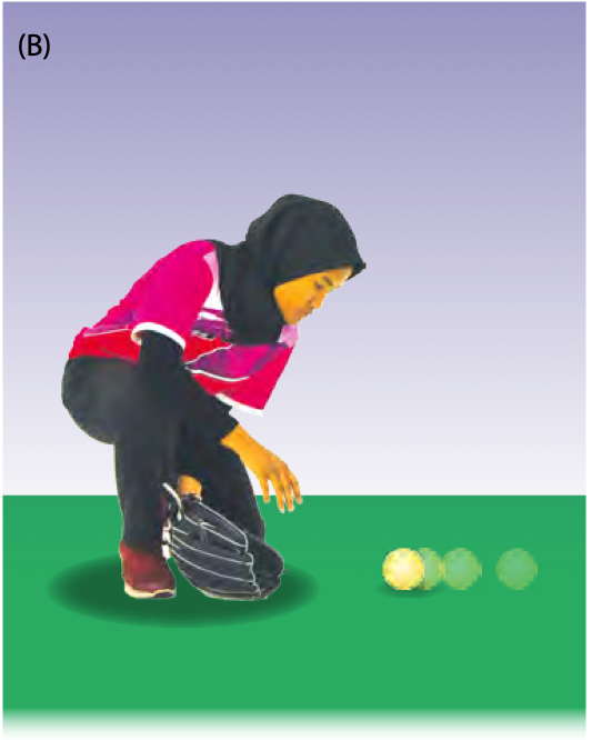 Pemadang mencangkung dengan sarung tangan di tanah menunggu bola