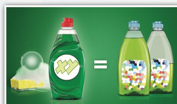 Botol sabun pencuci pinggan hijau sama dengan dua botol lain