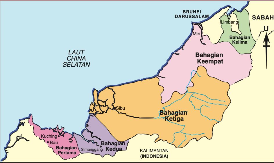 Peta Sarawak dibahagikan kepada lima bahagian berwarna: Pertama dengan Kuching dan Bau, Kedua dengan Simanggang, Ketiga dengan Sibu, Keempat dengan Miri dan Kelima dengan Limbang